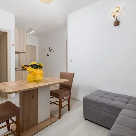 And Slavica Apartman Kraljevica