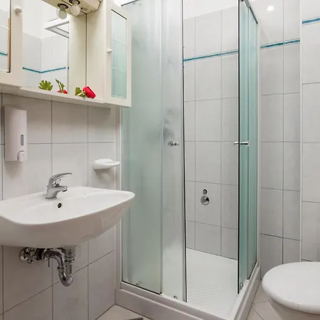 公寓 And Slavica *