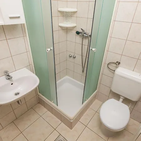 公寓 And Slavica *