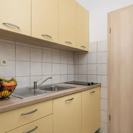 公寓 And Slavica *