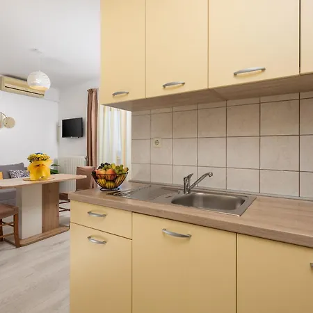 公寓 And Slavica *