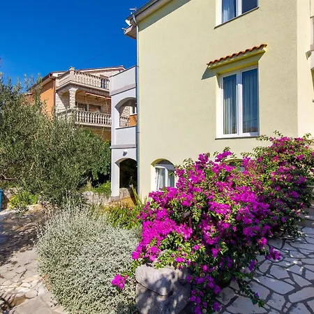 公寓 And Slavica *